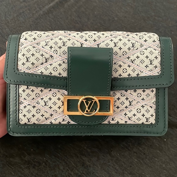 Louis Vuitton crossbody/bumbag